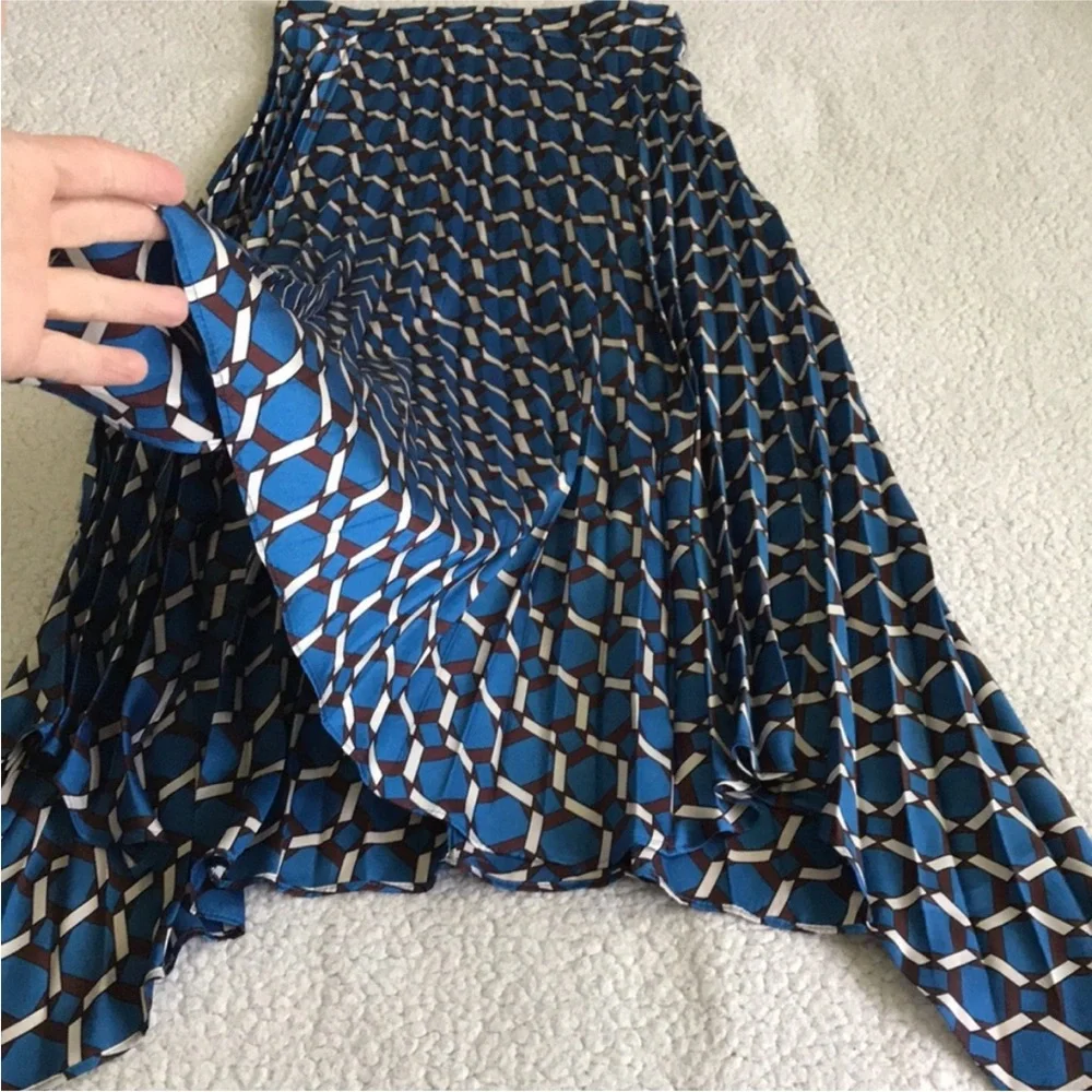 Zara Asymmetrical Skirt in Blue and White - Picture 3 of 4